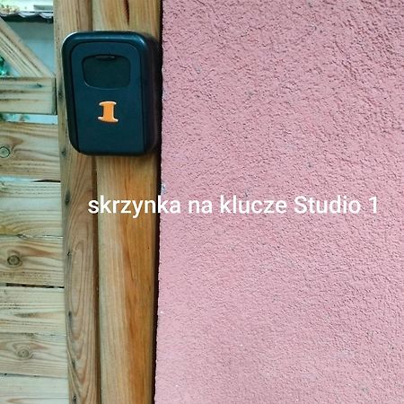 Urocze Studia W Lomiankach, 1- Z Sauna I Tarasem, 2- Z Kominkiem, 3- Ekonomiczne, 7Km Metro Mlociny Warszawa Łomianki Exterior foto