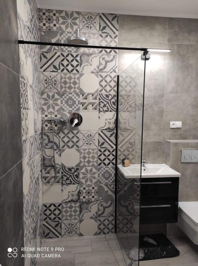 Urocze Studia W Lomiankach, 1- Z Sauna I Tarasem, 2- Z Kominkiem, 3- Ekonomiczne, 7Km Metro Mlociny Warszawa Łomianki Exterior foto